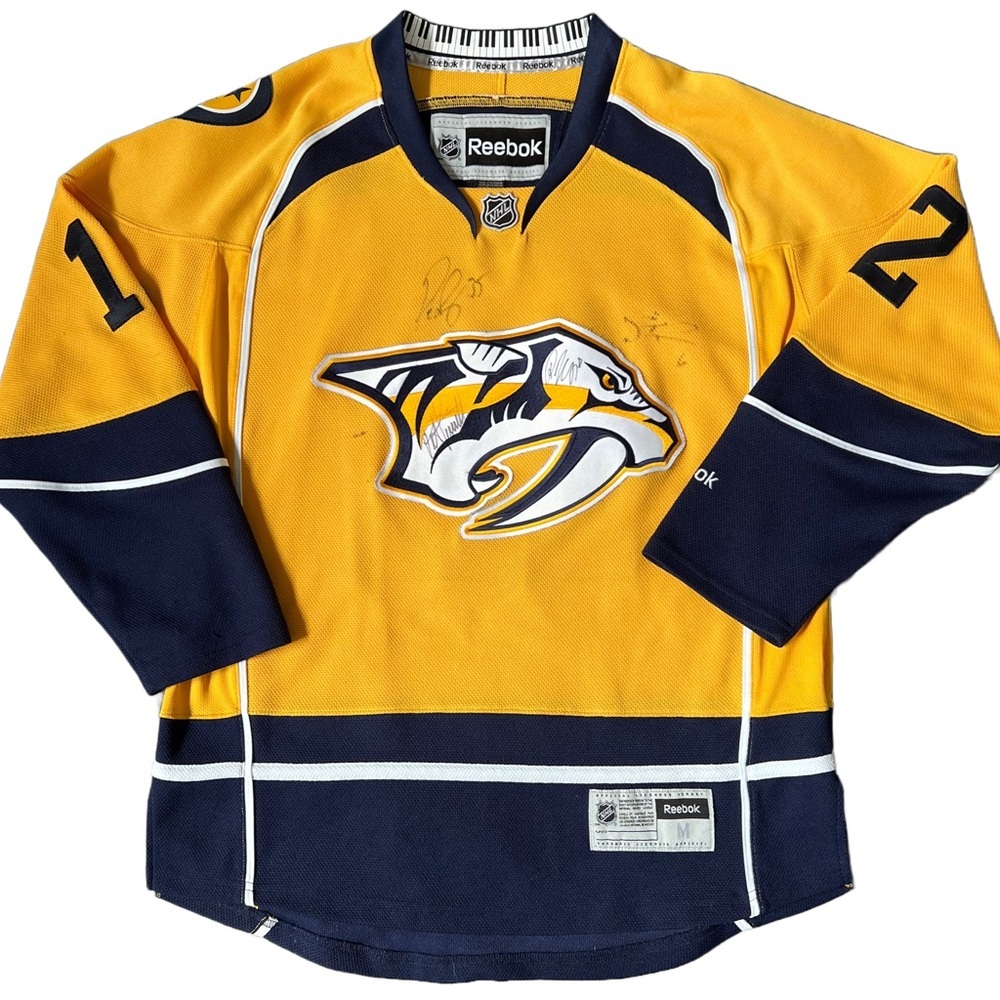 REEBOK / NASHVILLE PREDATORS / NHL GOLD RARE MIKE FISHER #12 SIGNED JERSEY